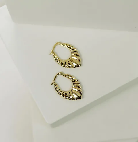 スカルプチャー ピアス